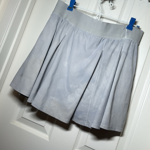 Lululemon tennis skirt. Size 10. - Picture 5 of 12